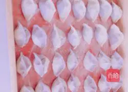 Illustration of how to make mulberry and leek dumplings 15