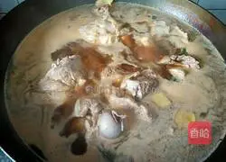 Illustration of how to make red braised elbow 5