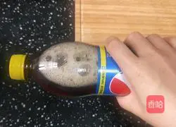 Illustration of how to make cola smoothie 2