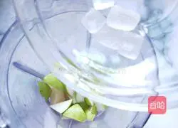 Pear can not only be eaten raw as a fruit, but can also be made into a summer drink.Illustration 3