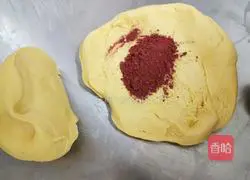 Illustration of how to make red marble sweet steamed buns 2