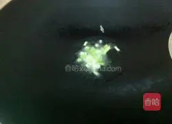 Illustration of how to shred shiitake mushroom roots 4