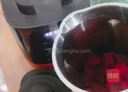 Illustration of making dragon fruit noodles 2