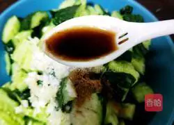 Illustration of how to make cucumbers with mashed garlic 13