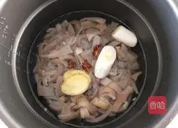 Illustration of how to make pig skin jelly 11