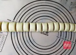 Illustration of how to make milk-flavored steamed buns 10