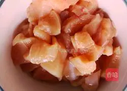 Illustration of how to make chicken breast with onions 1