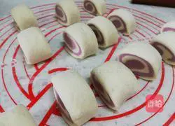 Illustration of how to make two-color purple sweet potato buns 10