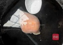 Illustration of how to make jade mixed with shredded chicken 1