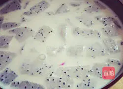 Illustration of how to make dragon fruit milk sago 7