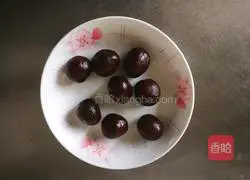 Illustration of how to make Qingming Tuan (Squirrel Fungus) version of bean paste filling 4