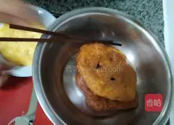 Illustration of how to make Datong fried cake 9