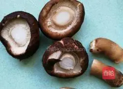 Cucumber and Enoki Mushroom Soup Recipe Illustration 4