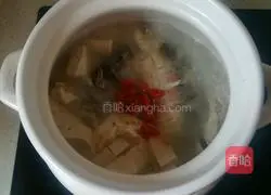 Illustration of how to make crucian carp tofu soup 14