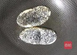 Illustration of how to make crispy cakes with crumbs 11