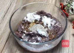 Illustration of how to make pork liver slices in sour soup 2