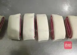 Illustration of two-color flower oil rolls (how to make steamed buns) 13
