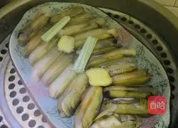 Illustration of how to make steamed razor clams 3