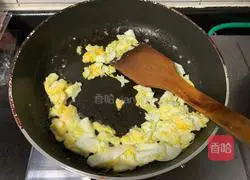 Illustration of how to make zucchini and egg pot stickers 4