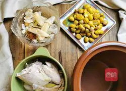 Illustration of how to make bamboo fungus, lotus seeds, lily and chestnut chicken soup 4