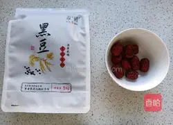 Illustration of how to make red dates and black bean soy milk 2
