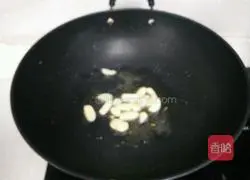 Illustration of how to make cucumber and scrambled eggs 8