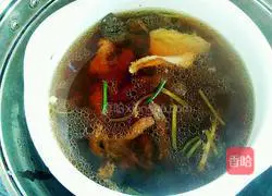 Illustration of how to make red mushroom stewed chicken 16