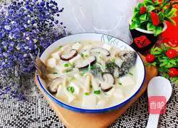 Illustration of how to make crucian carp, tofu and mushroom soup 11