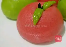 Illustration of how to make apple bean paste buns 11