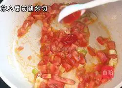 Illustration of how to make fried noodles with tomatoes, shrimps and mushrooms 6