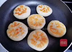 Illustration of how to make shredded radish beef pie 15