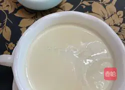 Illustration of how to mix ginger with milk 11