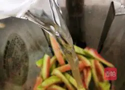 Illustration of how to make raw watermelon rind drink 5