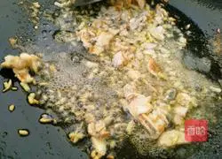 Illustration of how to make tofu braised milk and egg noodles 5