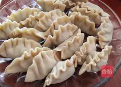 Illustration of how to make celery and pork dumplings 7