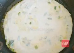 Illustration of how to make green onion pancake 9