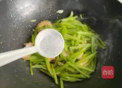 Illustration of how to make fried celery with shrimps 10