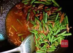 Illustration of how to make steamed braised noodles 7