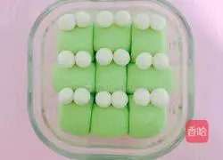 Illustration of how to make little frog cake 1