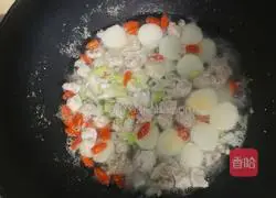 Illustration of how to make wolfberry, yam and sheep brain soup 9