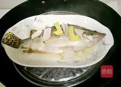 Illustration of how to make steamed mandarin fish 8