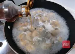 Illustration of how to make fresh meat and shrimp wontons 4