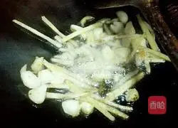 Illustration of how to make fried duck gizzards with pickled beans 6