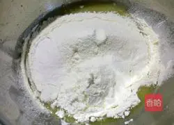 Illustration of how to make large dough cookies 5