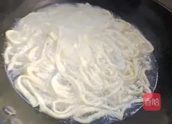 Watercress and Shredded Pork Noodles - Magical Flour Recipe Illustration 7