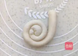  Illustration of how to make snail steamed buns 7