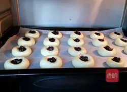 Illustration of how to make blueberry jam biscuits 9