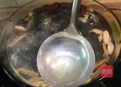 Medicinal black-bone chicken soup recipe 6