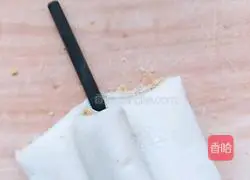 Illustration of making sweet bean flour rolls 9