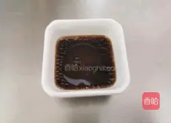 Illustration of how to make shrimp skin, leek and egg dumplings 9